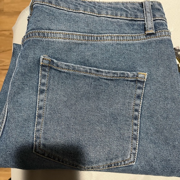 Jeans - Picture 2 of 3